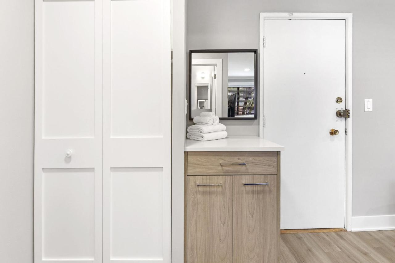 Sophisticated Studio Apartment With Modern Kitchen - Oakdale Od2 Rep Chicago Exteriör bild